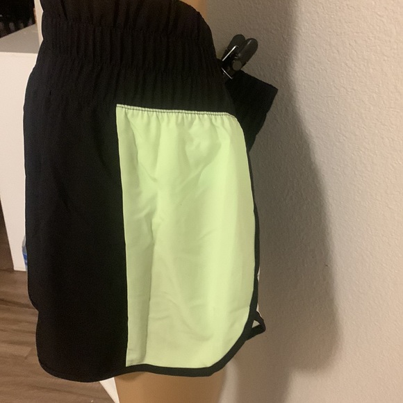 Avia Running Shorts, size L (12-14) Black/Flourescent Green - Picture 5 of 10